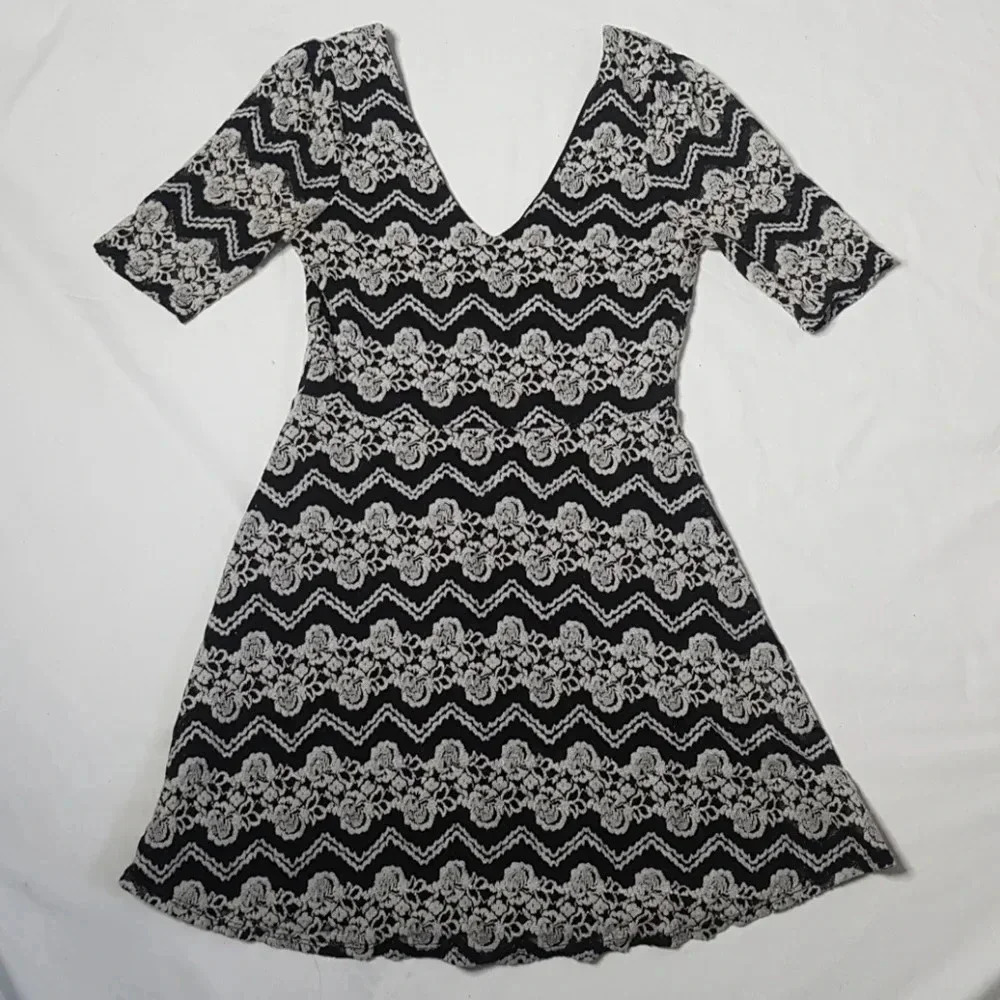 Everly Y2k 90s Preppy Medium black& ivory Lace A Line flare dress stret…